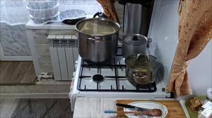 11.04.26.Ну и погодка. Творожная Пасха. Муж помогает. Испортила куличи.