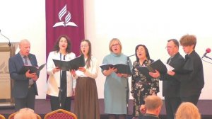 Взоры свои к горам обращаю