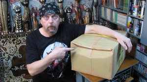 Помятая японская посылка.