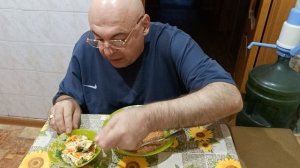 Мукбанг. Суп харчо, салат "Северный" и морс. Крысы мутанты в московском метро.