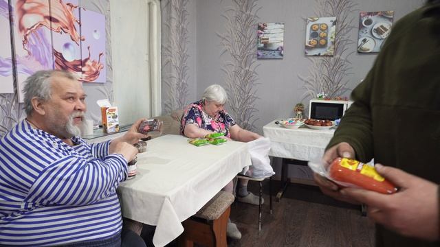 Лень идти 40-ка летнему мужику за хлебом Заказал доставку из продуктового магазина Показываем-купили