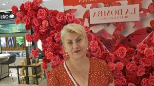 Лора Дальнобой - Вот как с ним ГУЛЯТЬ？ Он мотает все мои нервы.