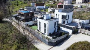 Дом в стиле хай‑тек в Сочи (Сергей‑Поле - Дагомыс): 127м², вид на лес и море, эксплуатируемая кровля