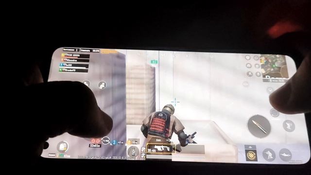 играю в Метро с рандомами.