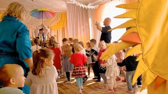 Народный театр ростовых кукол ,,Гулливер,, в дет. саде «Тополек»  город Антрацит ЛНР