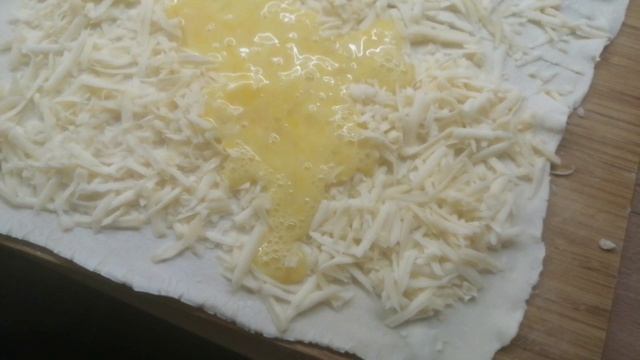 Сырные улитки и поздравление с Пасхой!