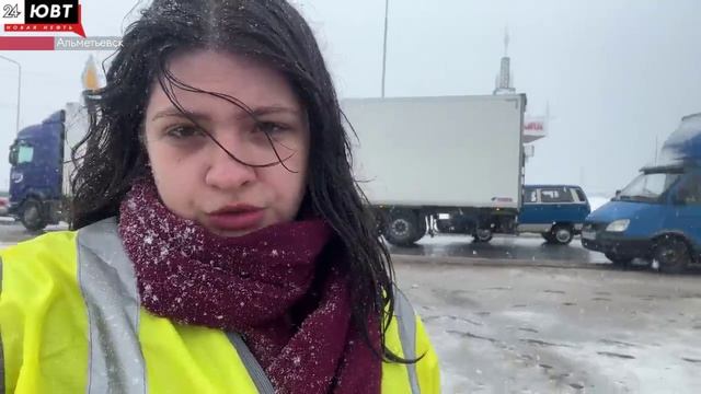 Пятничный снегопад стал испытанием для автомобилистов Альметьевска