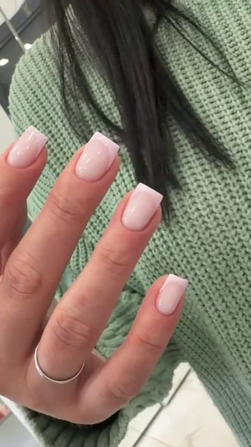 Классический френч на ногтях