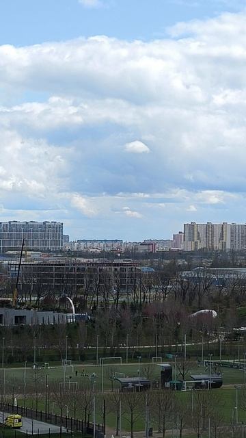 ХОЛОДНАЯ ПОГОДА +12 НА ПАСХУ 2026 ПАРК КРАСНОДАР ГАЛИЦКОГО МОГУЧИЕ ВЕЛИЧЕСТВЕННЫЕ ОБЛАКА