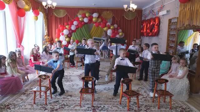 Танец хакеров на выпускном с детском саду.