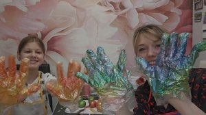 первые в жизни куличи🧁красим с дочей яйца🥚