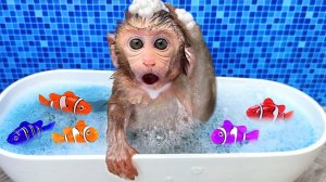🐒Обезьянка купается в ванне🛁 с рыбками🐟🐠