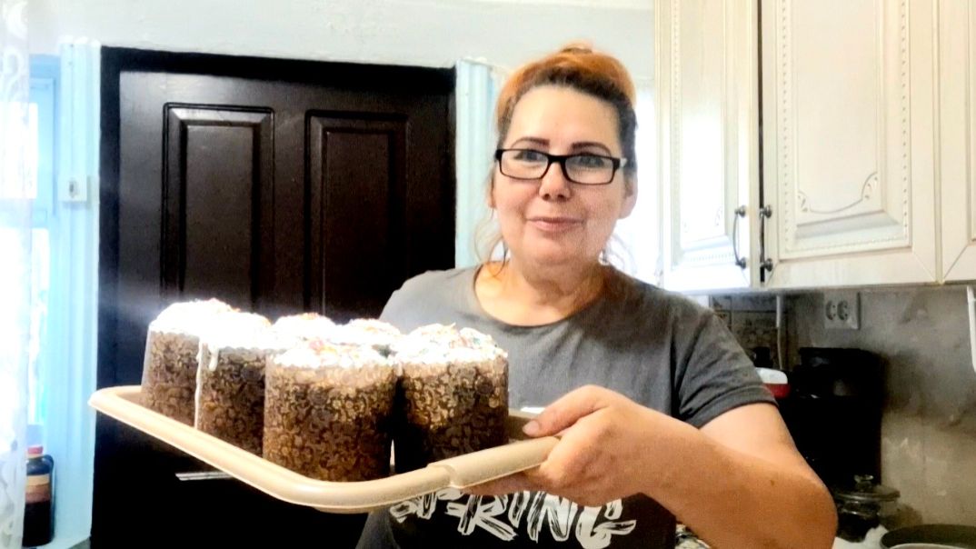 1168 Их нужно уже убирать.Нашёлся хозяин. Пеку Куличи к Пасхе.