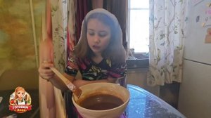 Готовим торт вместе с Аней