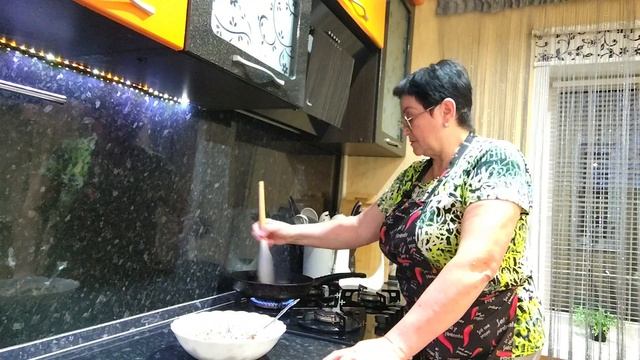 ЖИЗНЬ В СЕЛЕ:СЕГОДНЯ НАПЕКЛА ПИРОЖКИ С ВКУСНОЙ НАЧИНКОЙ