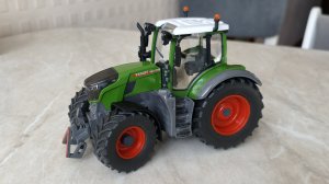 Масштабная модель FENDT 728 Vario 1:32 [SIKU]