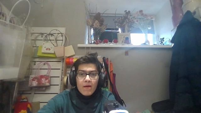 Го посмотрим го поиграю на гитаре го поговорим?