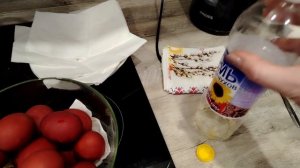 Испекла куличи, покрасила яйца. К празднику готовы.