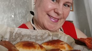 С Наступающей Пасхой,стряпаю сдобные пирожки с сардиной