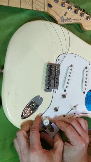 Fender 2008 года на пересборке. #РемонтГитар #DEmelyanov