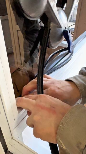 Установка перегородки на пост охраны в школе