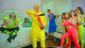 БАСКЕТБОЛИСТЫ РАЗГРОМИЛИ КОМНАТУ ДИАНЫ!!! ЧЕРЛИДЕРШИ ВЕРНУЛИСЬ ДОМОЙ РАНЬШЕ!!!