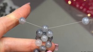 Как сделать брелок в виде луны из бусин.