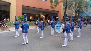 На территории ТЦ "Mall of Asia", Манила, Филиппины. Выступление музыкантов.