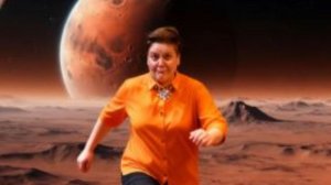 УЖЕ ПУТАЮ ЕЁ ФАМИЛИЮ . ОНА ИЛИ ОН ?