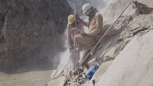 Пакистан. Работа на высоте. Техника безопасности и охрана труда. Они бессмертные?