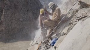 Пакистан. Работа на высоте. Техника безопасности и охрана труда. Они бессмертные?