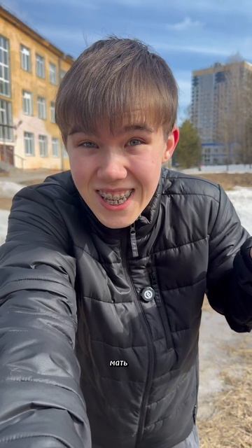 Павлик кинул в маму таракана 😱☠️😂