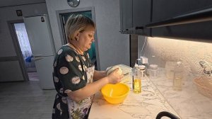 Наверное, все хозяйки так делают.