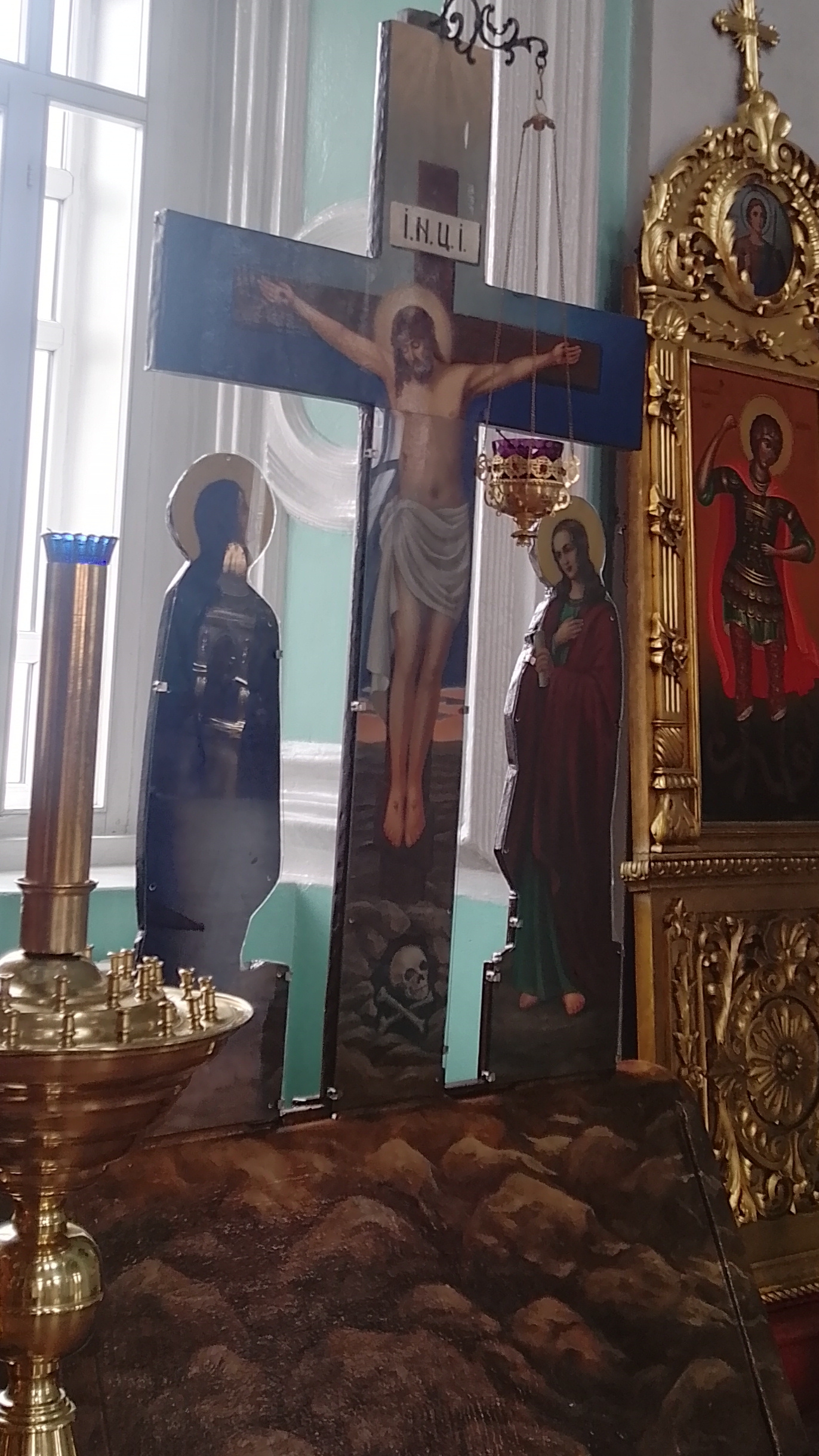 Зашли в церковь