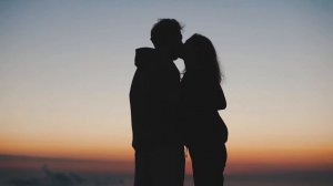 «ЛЮБОВЬ ЖИВА»-Автор текста Виктория Резник