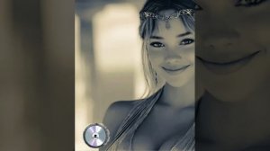 Девчонка с косичками.