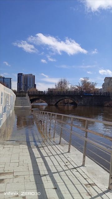 Затопило набережную УГМК Арена,11.04.26