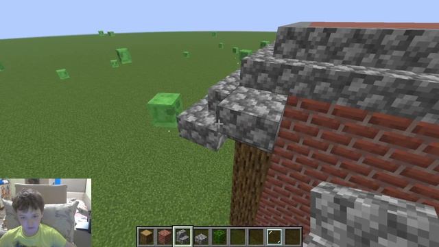 Давид играет в Minecraft