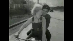 Мотоциклистка