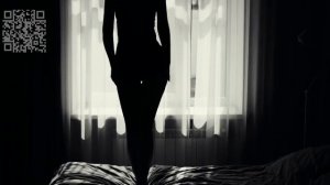 Девушка на песке