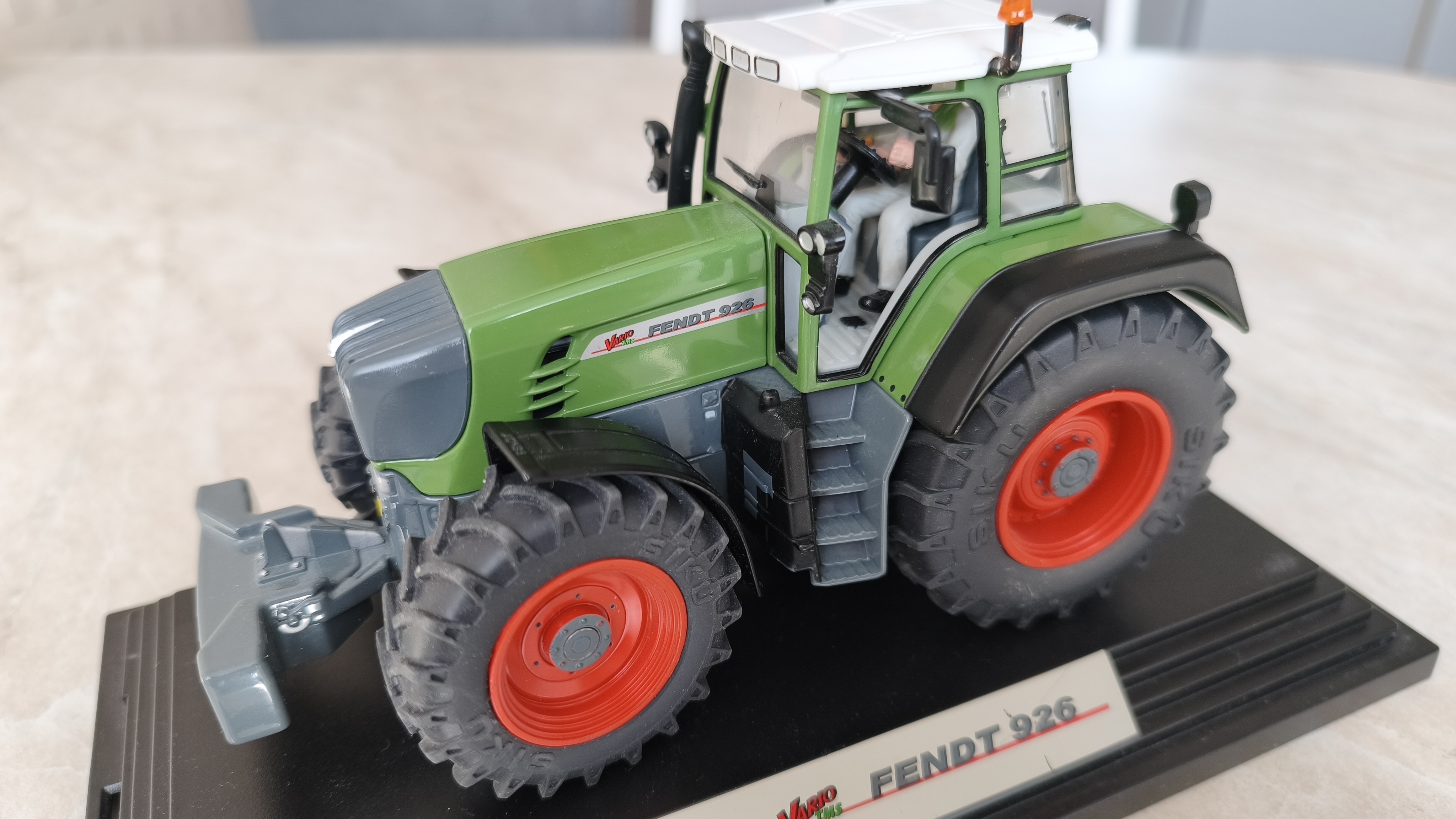 Масштабная модель Fendt 926 Vario TMS 1:32 [SIKU]