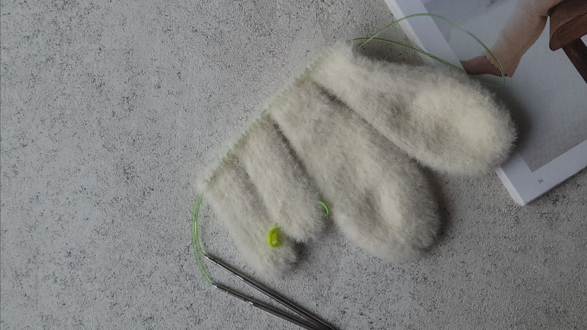 Прячем хвостики пряжи