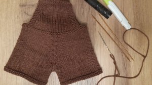 Как я закрываю иглой швом  "петля в петлю" ластовицу у штанов