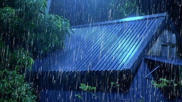 Звук ливня в котором слышно, как дождь бьет по металлической крыше /релакс для отдыха и души