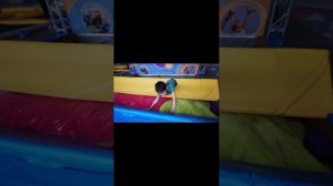 Я с ЭМИРКОЙ ПИПИРКОЙ ЖОСКО ТУСЮ В БАТУТНОМ ЦЕНТРЕ