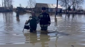 Сложная паводковая ситуация сохраняется в нескольких российских регионах.