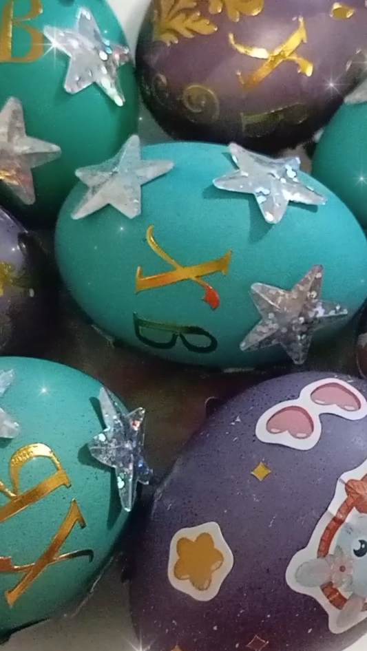 Поздравляю с Пасхой! Христос Воскресе!/красим яйца/