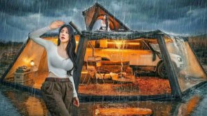 Автомобильный кемпинг в дождливую погоду с гигантским тентом.