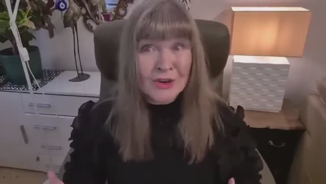 СКАНДАЛ МЕЛАНИЯ ТРАМП-РАЗВОД? СВЯЗИ С ЭПШТЕЙНОМ? ТРАМП В ШОКЕ (Иностранное мнение)