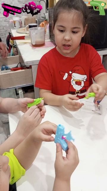 мини пистолетами с конфетами